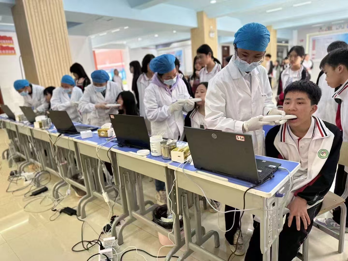 青少年口腔筛查活动